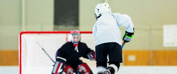 kids playing hockey