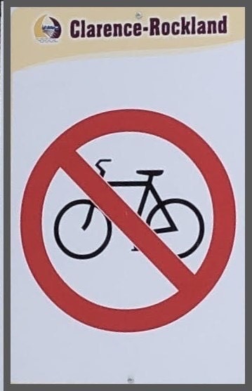 Affiche qui interdit les vélos